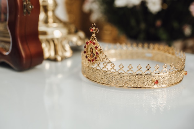 Free photo wedding crown lie on the table in a church