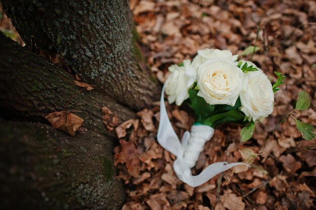 Wedding rings with bouquet at autumn leaves