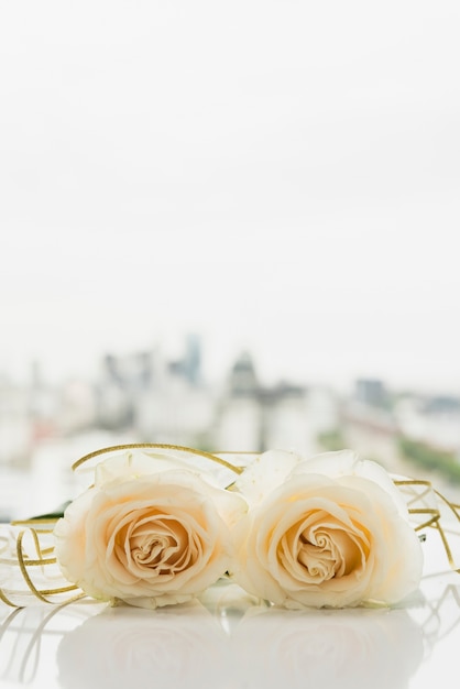 Free photo wedding still life with roses