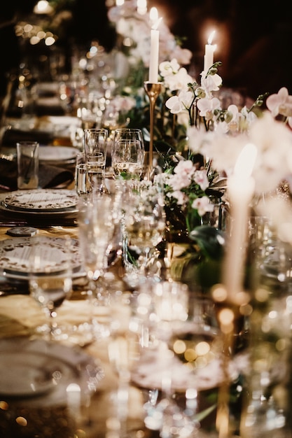 Free photo wedding table with candles decorated with bouquets of flowers