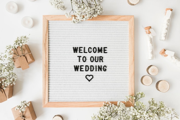 Free photo welcome message and decoration for weddings on white background