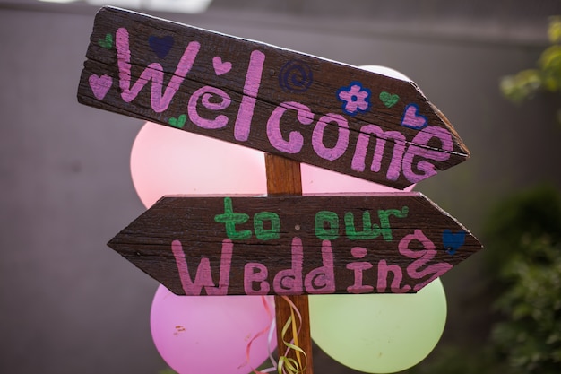 Free photo welcome signs with pink letters