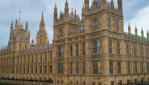 Free Photo westminster palace in london united kingdom view from the westminster bridge