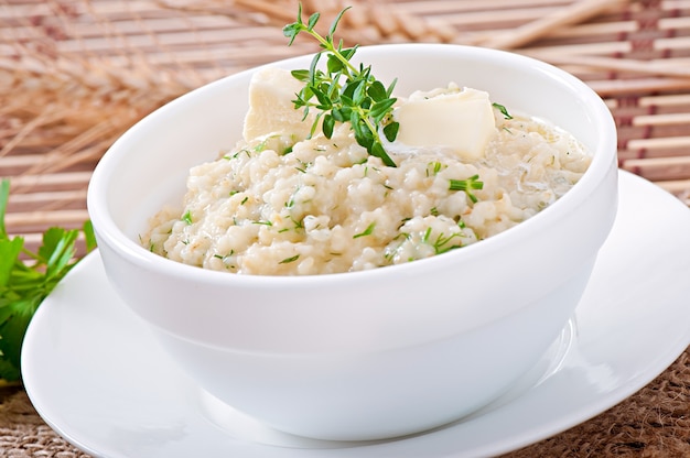 Wheat porridge with herbs