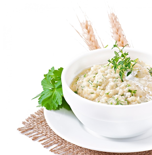 Wheat porridge with herbs