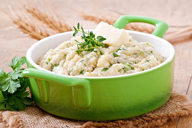 Wheat porridge with herbs