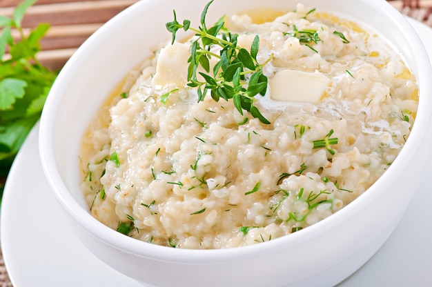 Wheat porridge with herbs