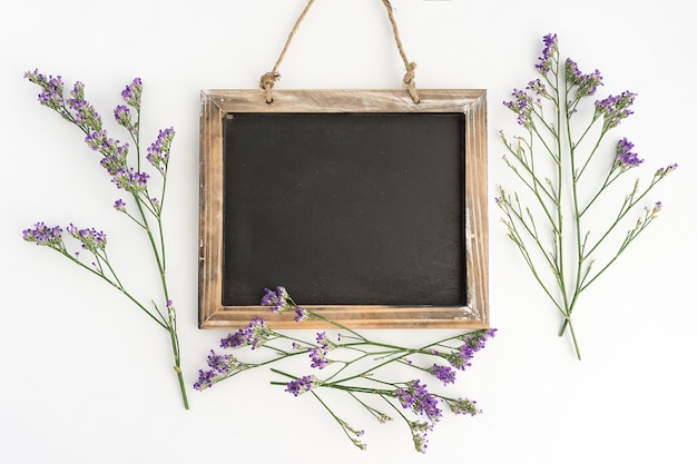 Free photo white background with slate and purple flowers