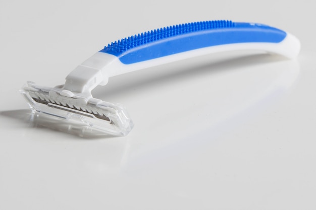 Free photo white and blue razor