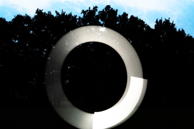 Free photo white circle light  painting outdoors