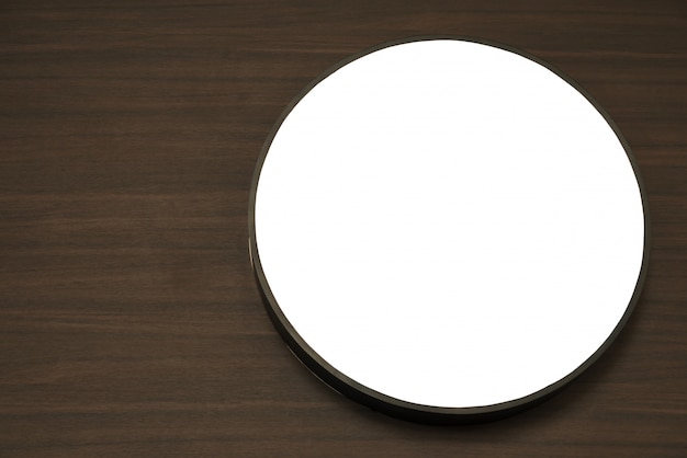 Free Photo white circle on a wooden table