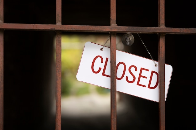 Free photo white closed sign hanging on bar