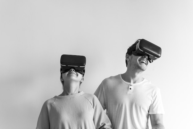 Free photo white couple experiencing virtual reality with vr headset