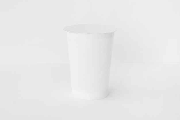 Free photo white cup of fresh dairy