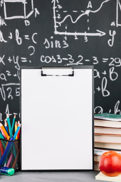 Free photo white easel on table