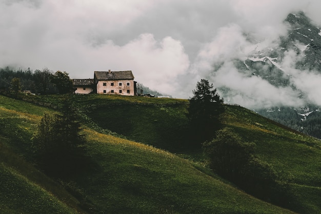 Free photo white and gray house on mountain