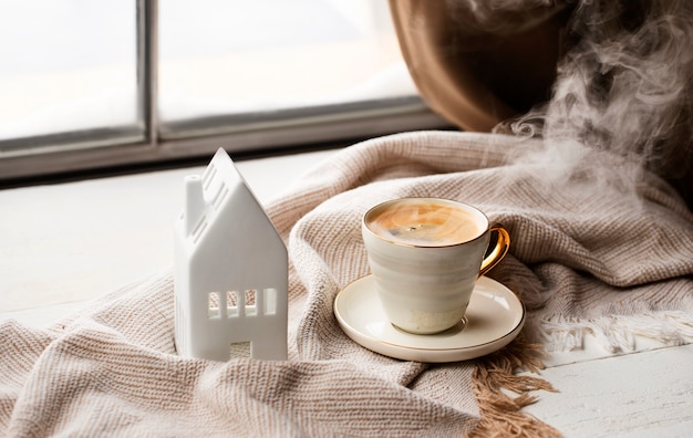 Free photo white house and coffee cup arrangement high angle