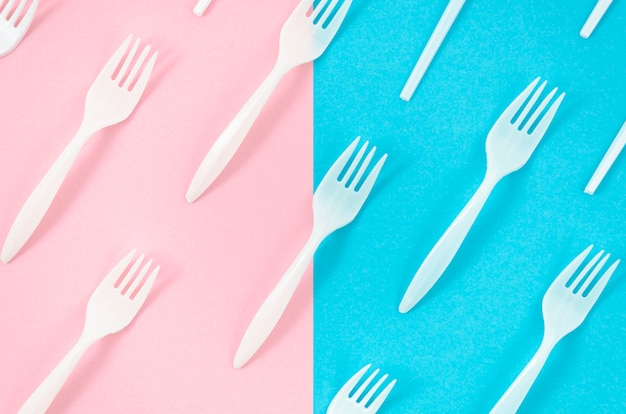 Free photo white plastic forks on colorful background