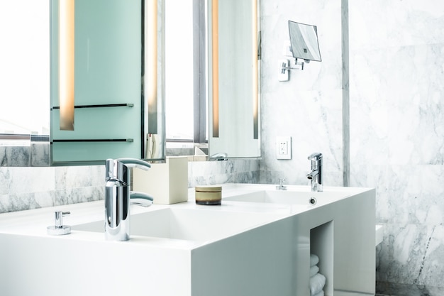 White porcelain sink with towels