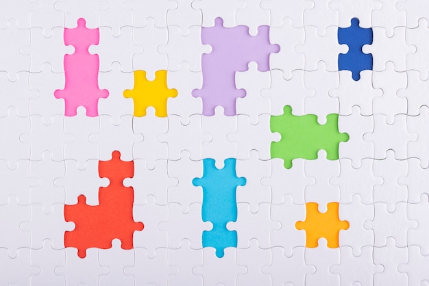 Free photo white puzzle pieces and colorful background