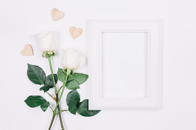 Free photo white roses with a frame