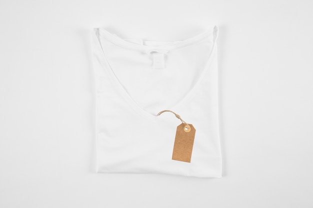 Free Photo white t shirt with price tag