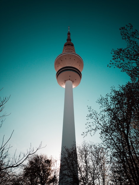 Free Photo white tall tower during daytime