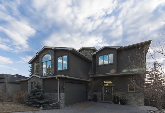 Free photo wide shot of the beautiful architecture of a modern house