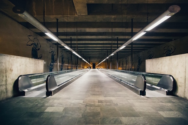 Free photo wide shot of moving walkways or autowalks