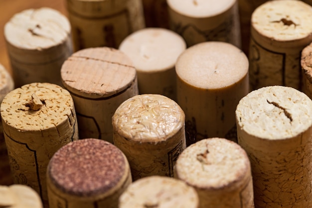 Free Photo wine corks on the table