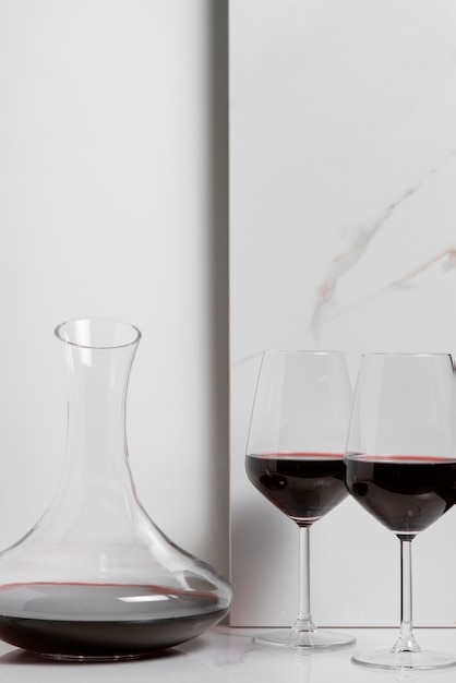 Free Photo wine glasses and carafe arrangement