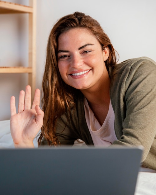 Free photo woman in bed with laptop