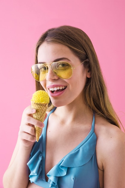 Free photo woman in bikini with ice cream and sunglasses