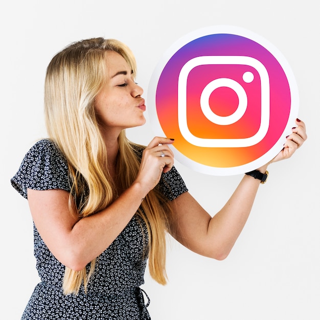 Free photo woman blowing a kiss to an instagram icon