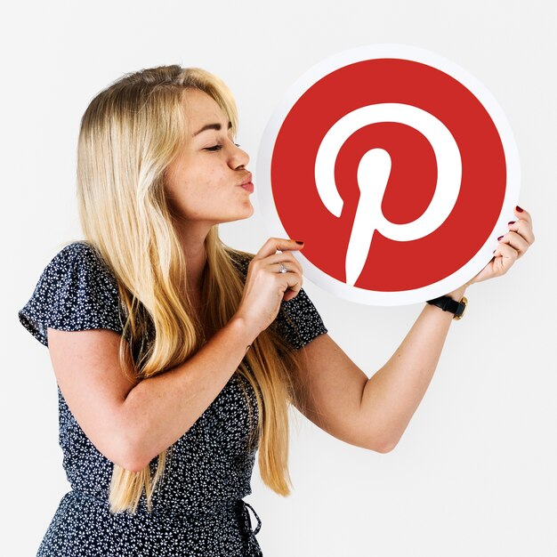 Woman blowing a kiss to a Pinterest icon