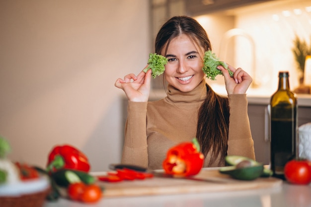 Free photo woman cooking at kitchen