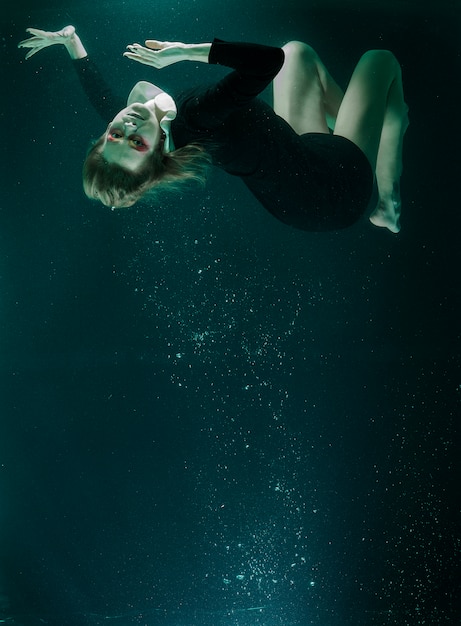 Free Photo woman diving in a water tank