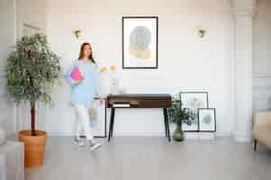 Free photo woman doing daily activities in minimal decorated room