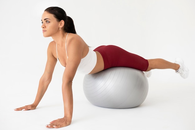 Free photo woman doing a fitness exercise