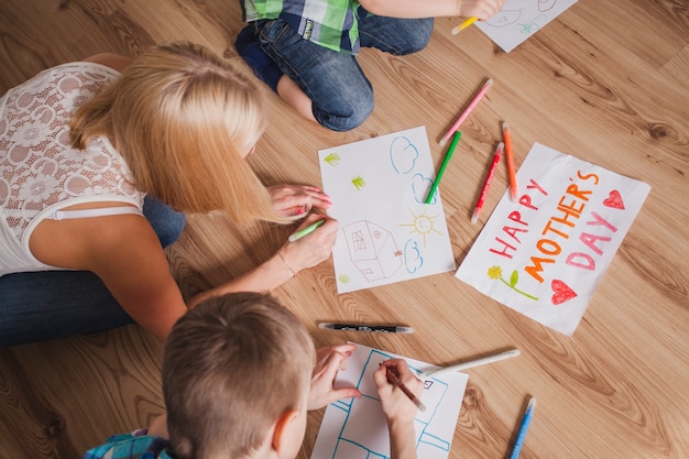 Free Photo woman drawing with her children for mother's day