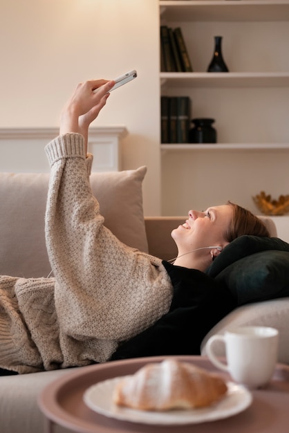 Free photo woman enjoying her virtual date