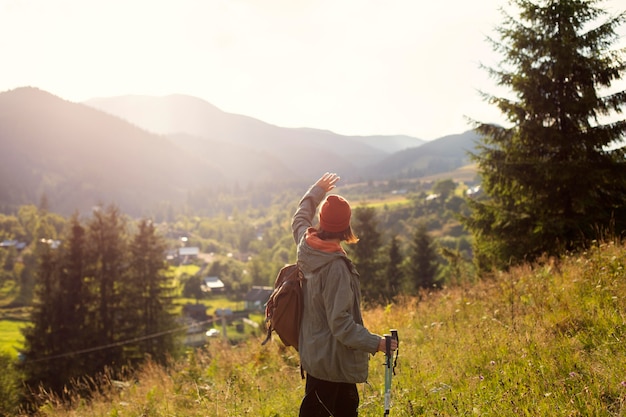 Free photo woman enjoying the rural surroundings