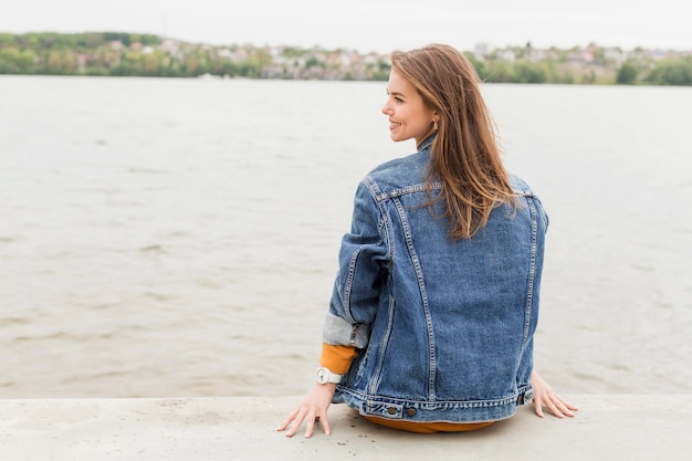 Free photo woman enjoying sea view