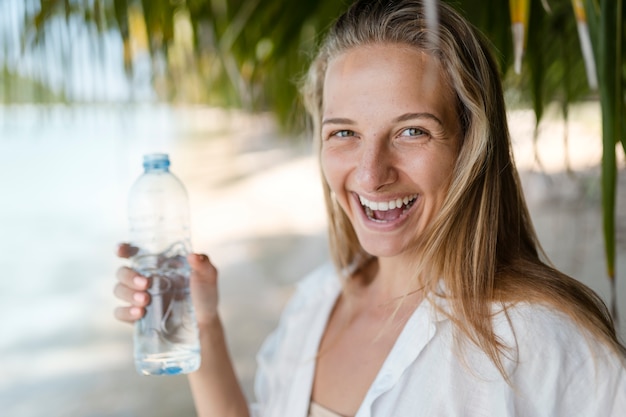 Free Photo woman enjoying their sunny holiday