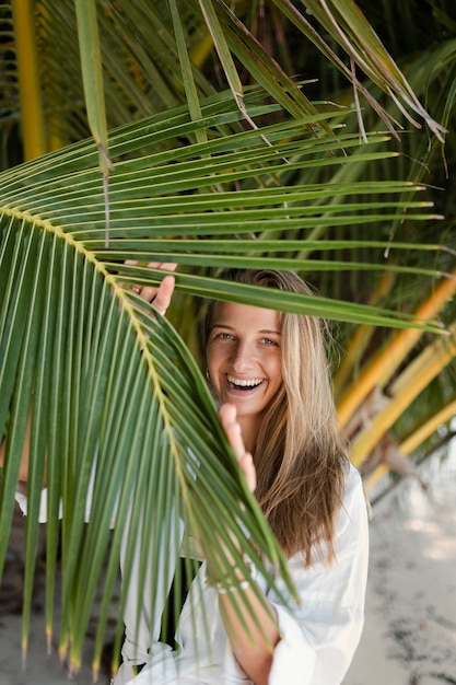 Free photo woman enjoying their sunny holiday