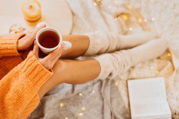 Free photo woman enjoying the winter holidays with a cup of tea