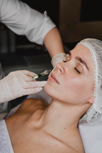 Free photo woman getting a facial beauty treatment at the spa