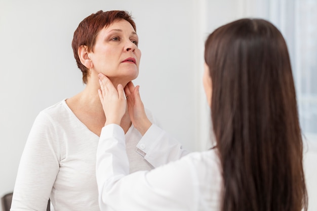 Free photo woman getting a medical consultation