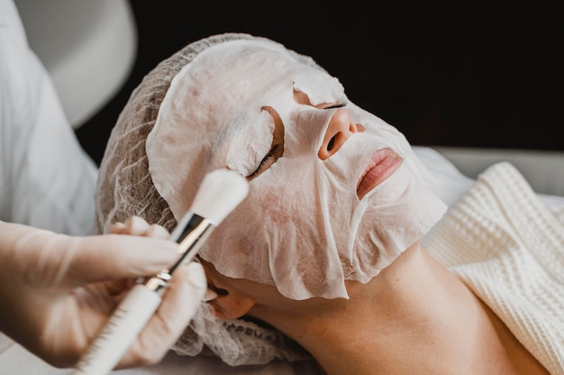 Free photo woman getting a skin mask treatment at the wellness center