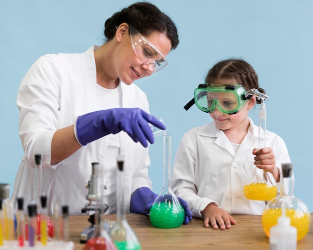 Free photo woman and girl doing science